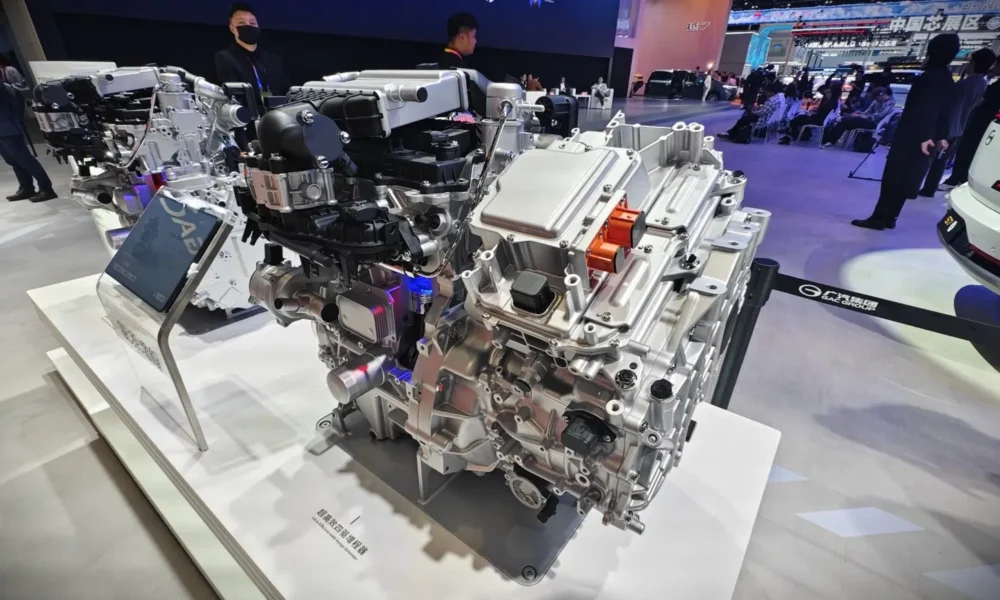 Çin hibrid bazarı böyüyür: Geely istehsala, BYD NEV-ə keçir - chinacar.az
