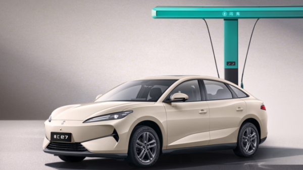 BYD Linghui e7 EV: Flash şarj versiyası 15 900 dollardan - chinacar.az