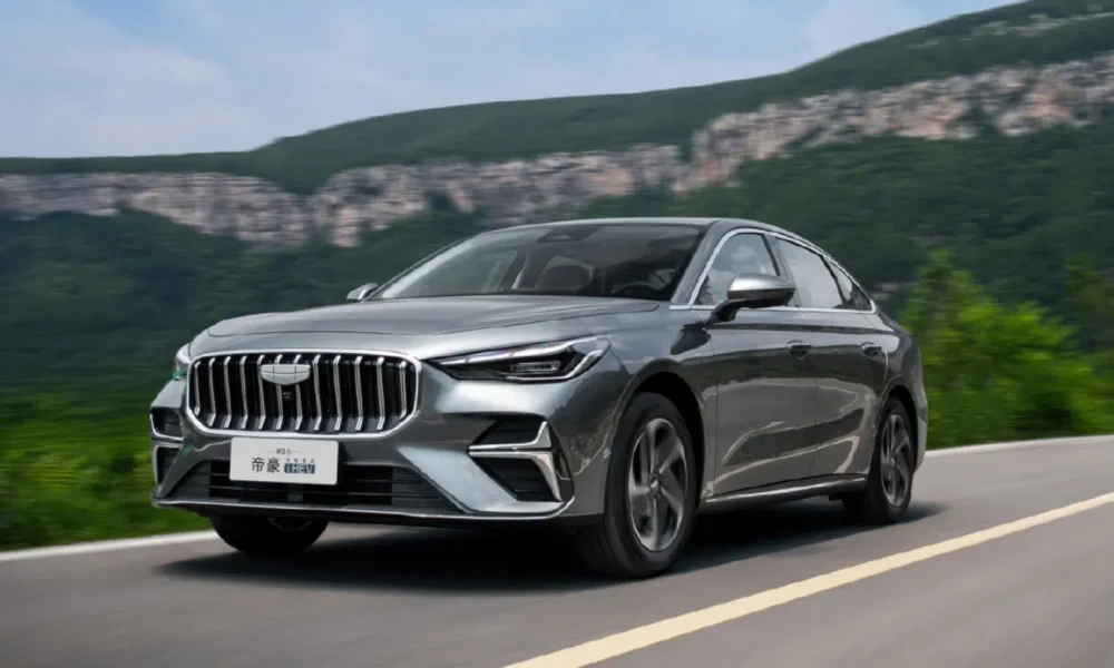 Geely Emgrand i-HEV hibrid sedanı Çində 13,010 dollara satışa çıxdı - chinacar.az