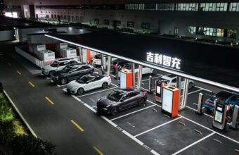 Geely 2250 kVt şarj stansiyalarını Çində istifadəyə verdi - chinacar.az